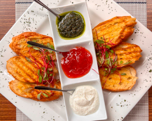 Combodequesodecabramermeladadetomateypesto