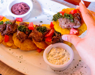 Tostonesconcarnechimichurri