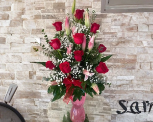 florero-rosas-lirios